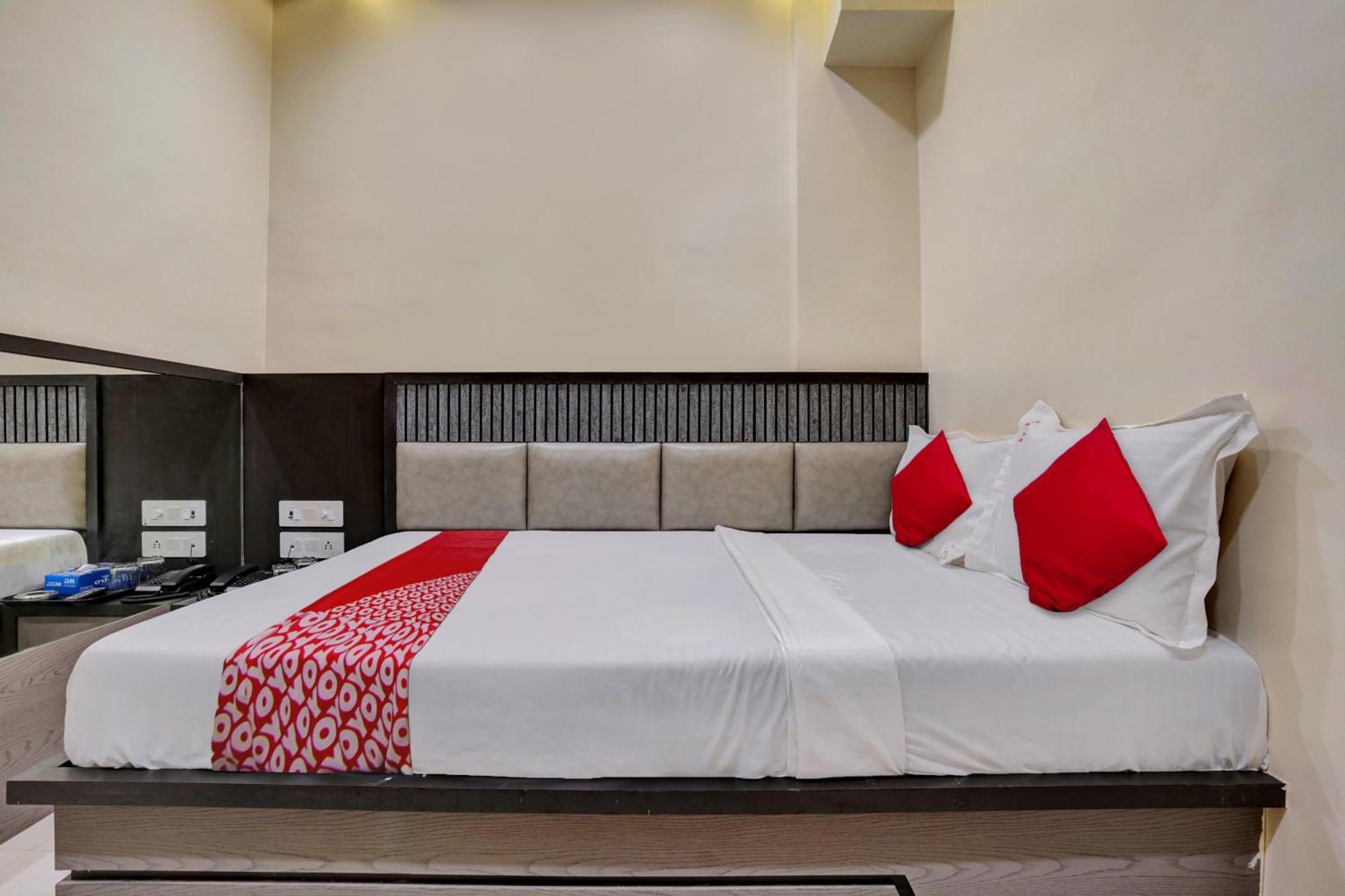 Super Hotel O Dhiman Residency Ulhāsnagar Esterno foto